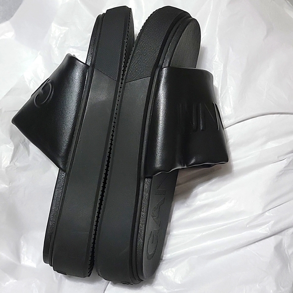 Nwot Ganni Vegea Vegan Leather Platform Slides Black Flatform EU 42 - Picture 6 of 7